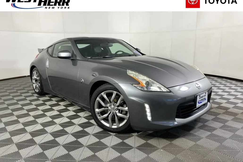 2013 Nissan 370Z Touring photo 1