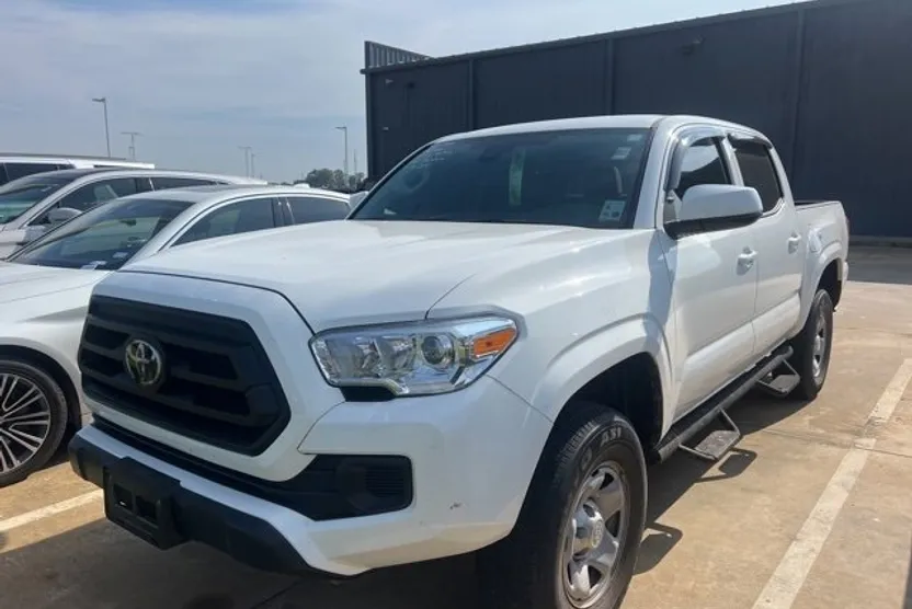 2023 Toyota Tacoma V6 photo 1