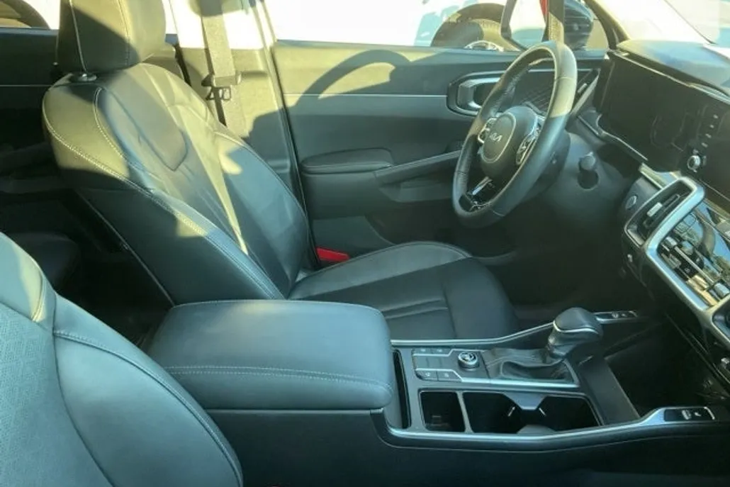 2023 Kia Sorento S photo 1