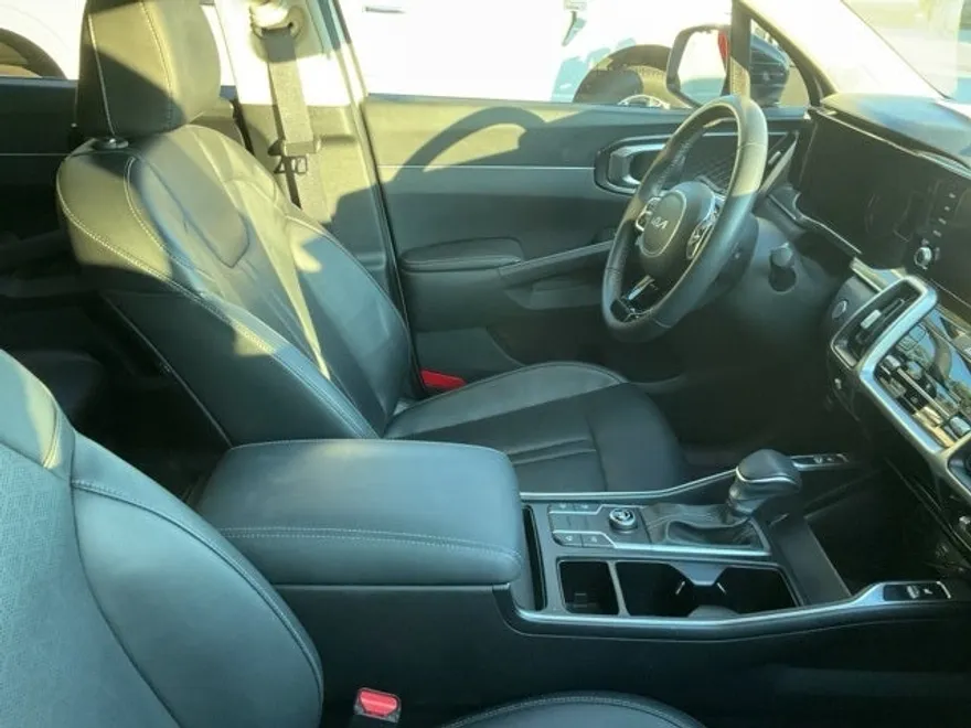 2023 Kia Sorento S photo 1