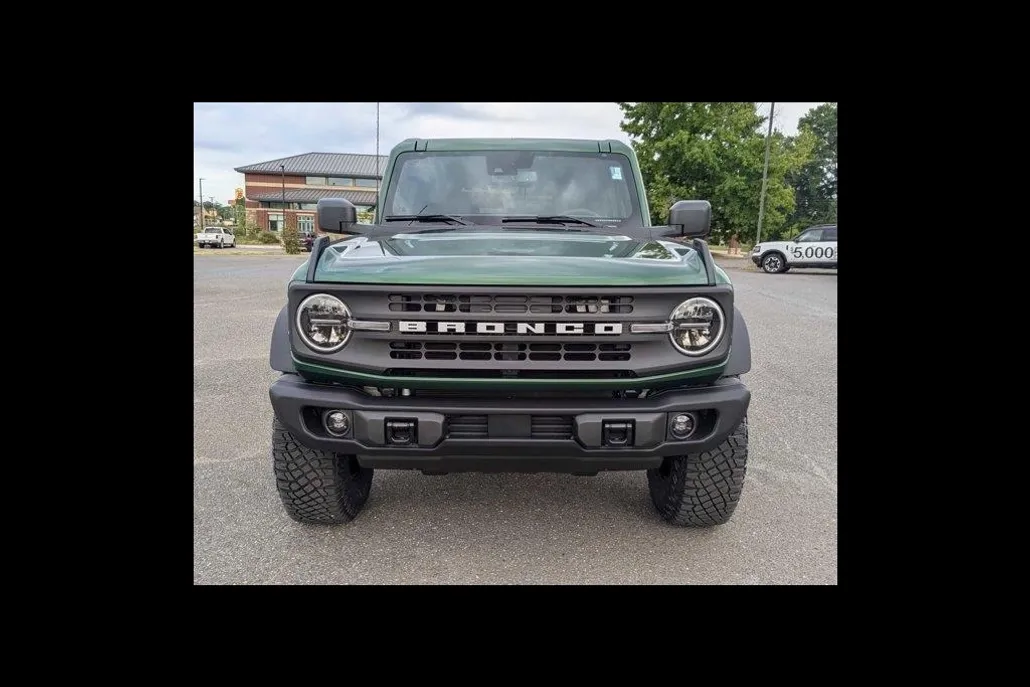 2024 Ford Bronco Black Diamond photo 1