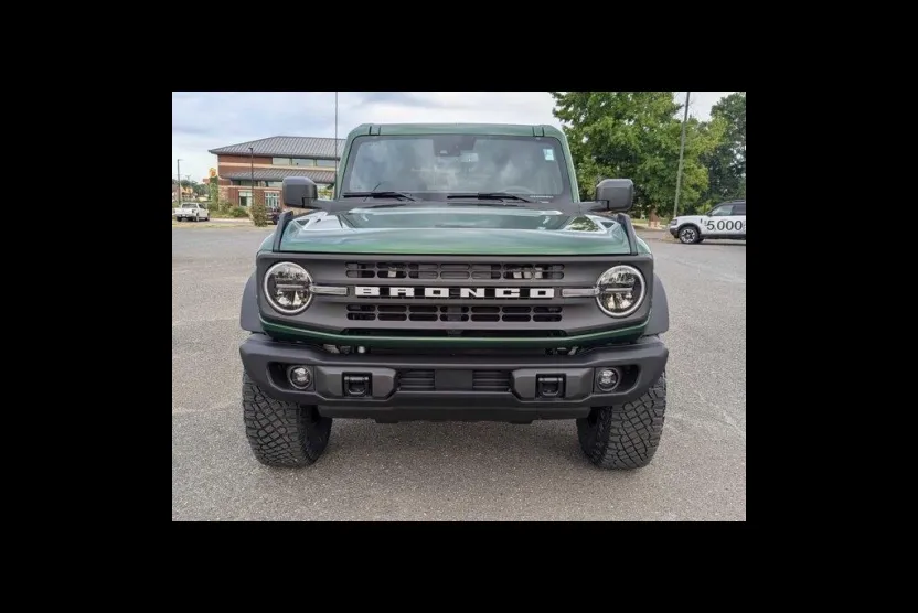 2024 Ford Bronco Black Diamond photo 1