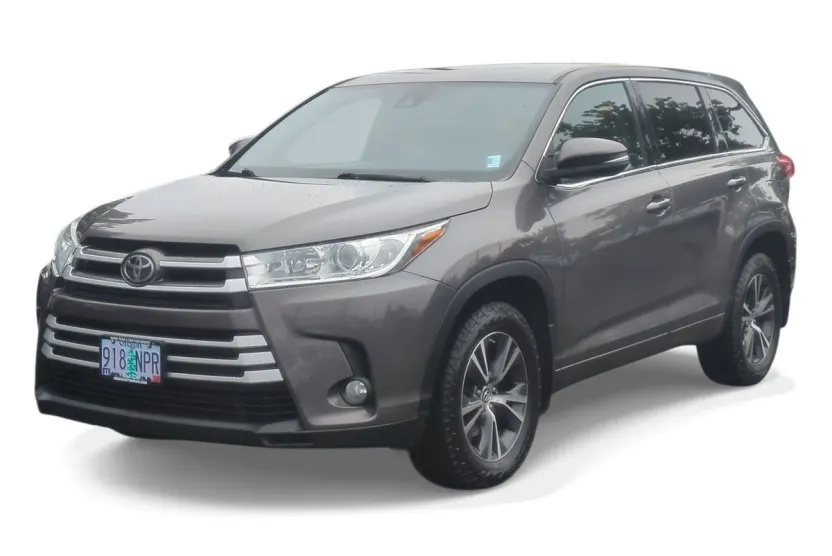 2017 Toyota Highlander LE Plus photo 1