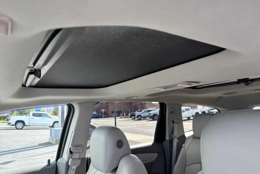 2016 Chevrolet Traverse 2LT photo 1