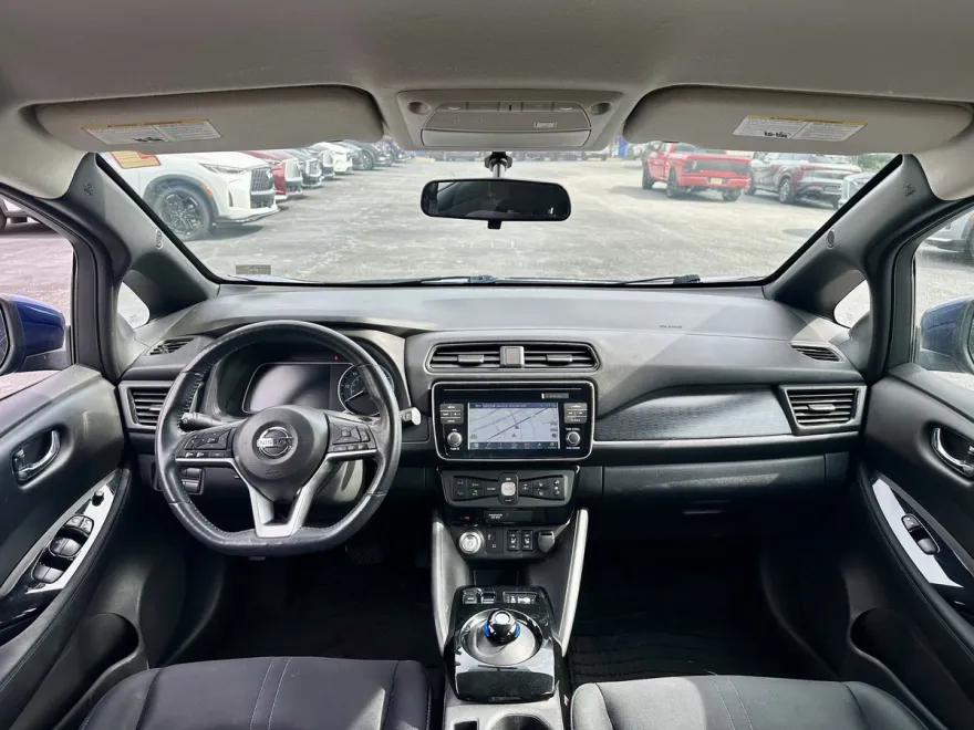 2018 Nissan Leaf SV photo 1