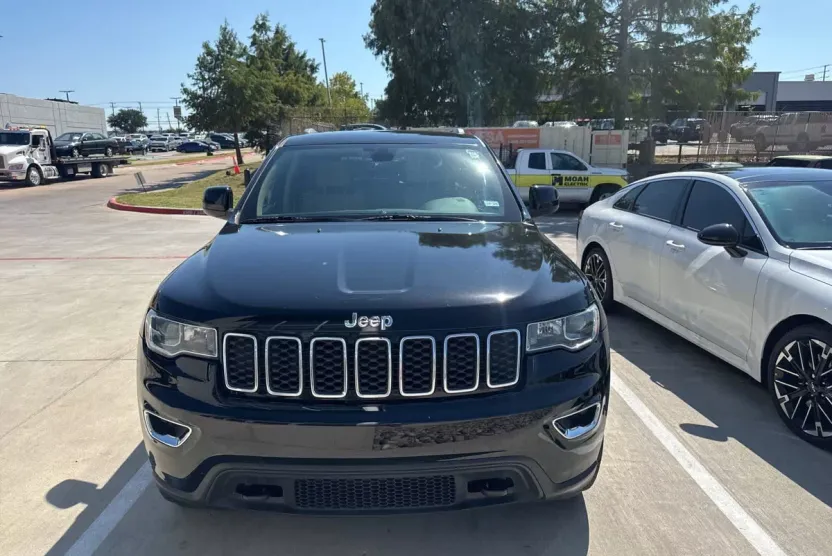 2018 Jeep Grand Cherokee Laredo photo 1