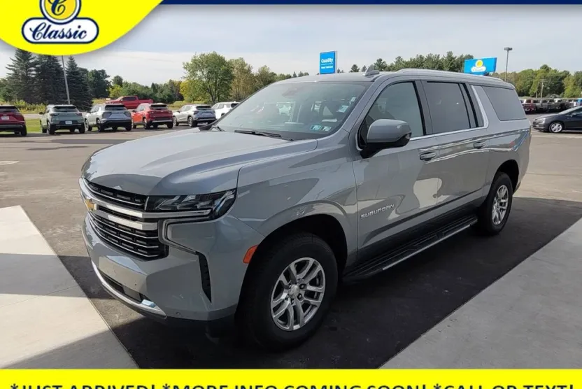 2023 Chevrolet Suburban LT photo 1