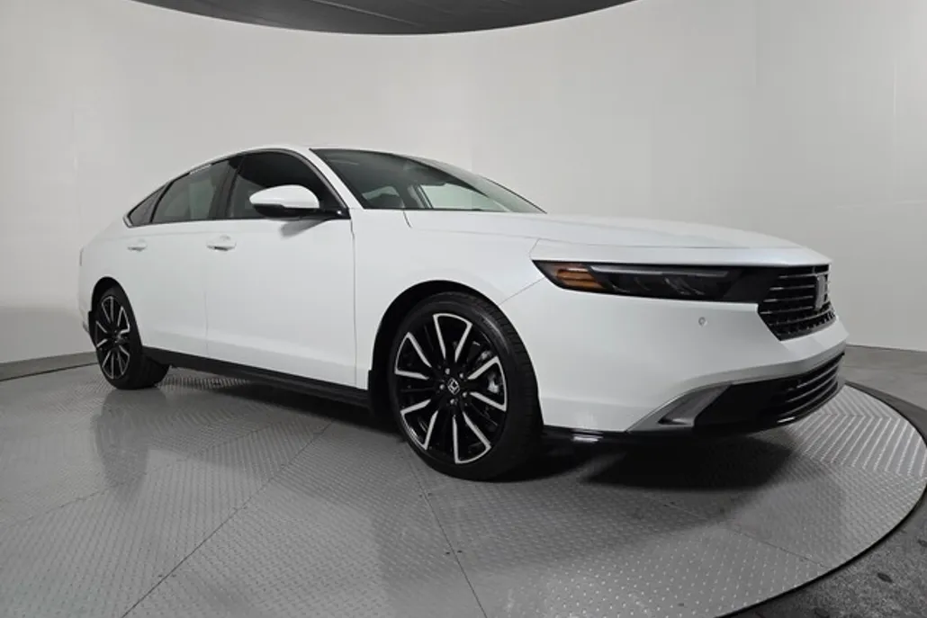 2024 Honda Accord Touring Hybrid photo 1