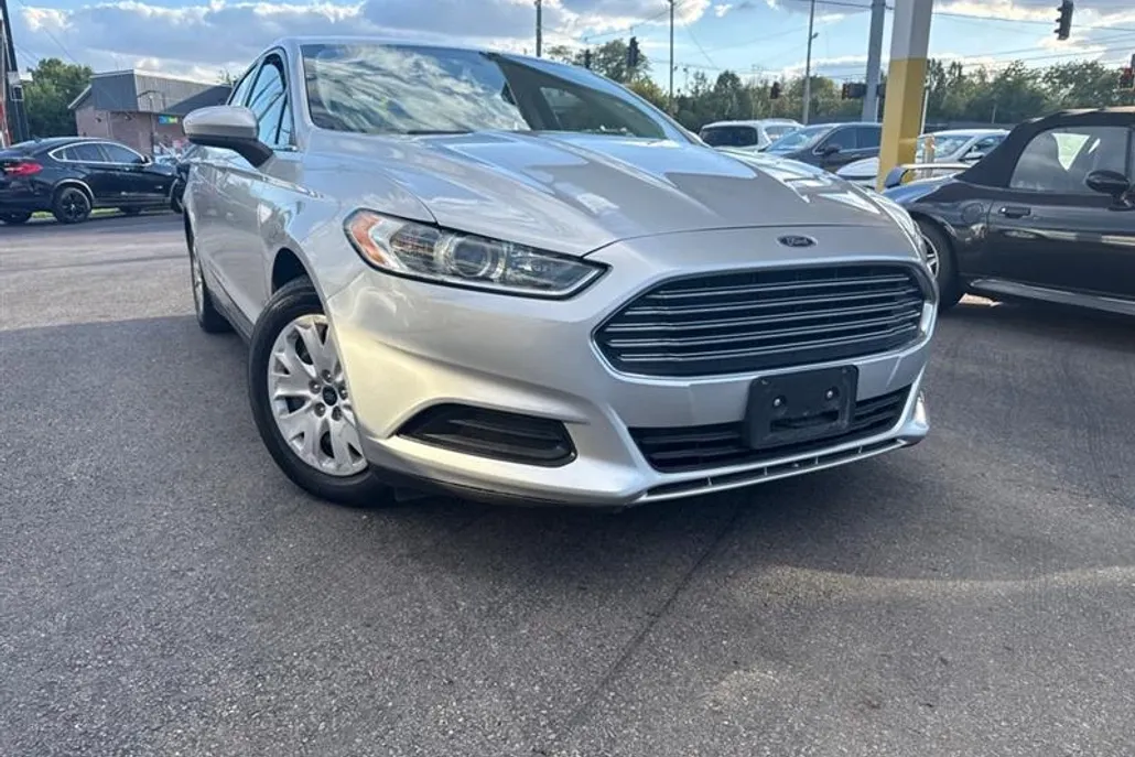 2014 Ford Fusion S photo 1