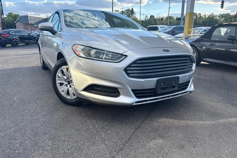 2014 Ford Fusion S photo 1