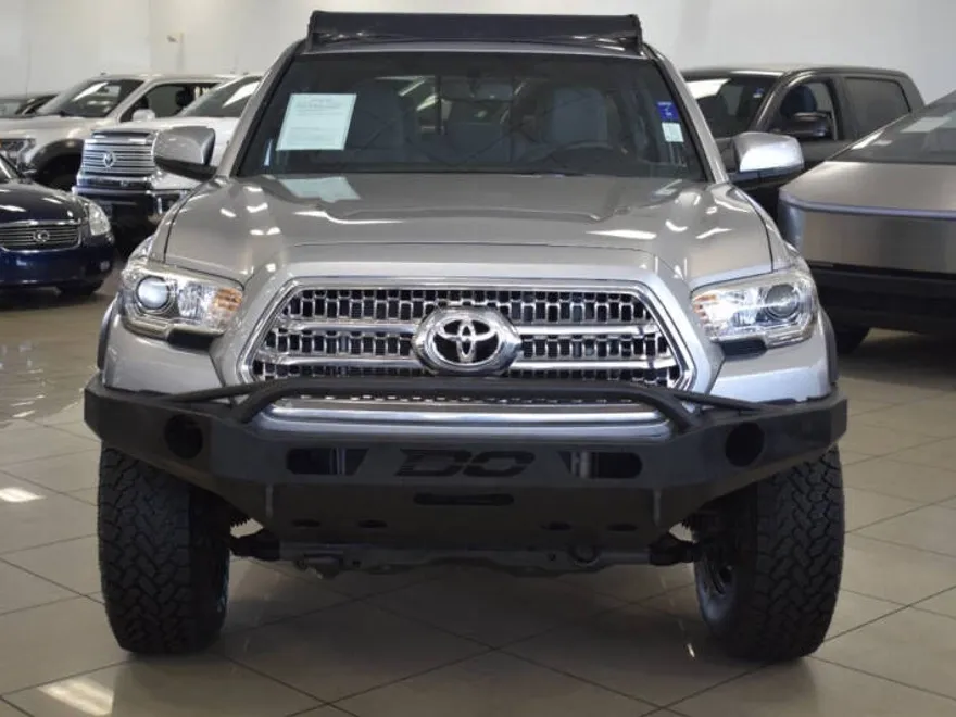 2017 Toyota Tacoma TRD Off-Road photo 1