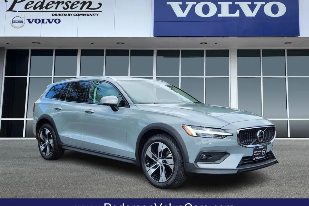 2024 Volvo V60 Cross Country B5 Plus photo 1