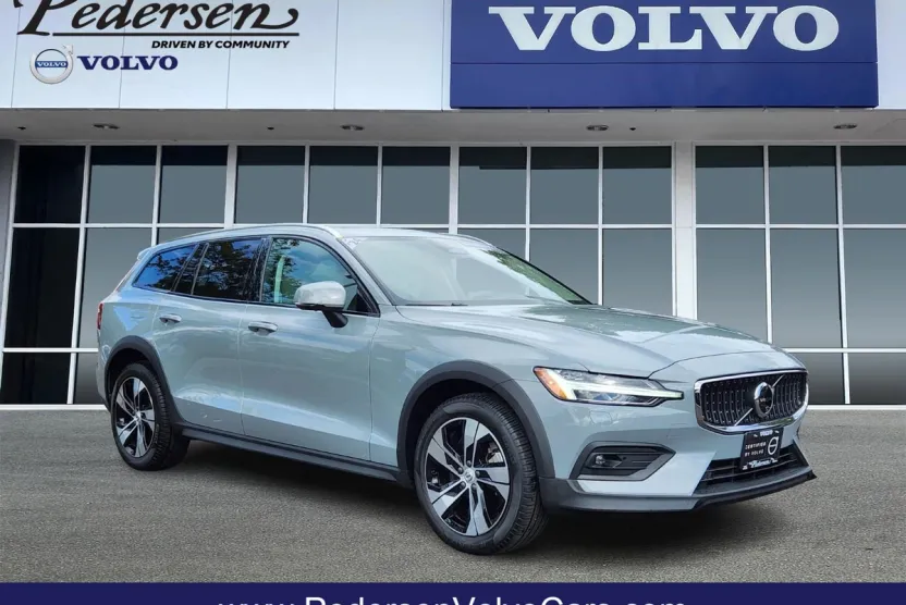 2024 Volvo V60 Cross Country B5 Plus photo 1