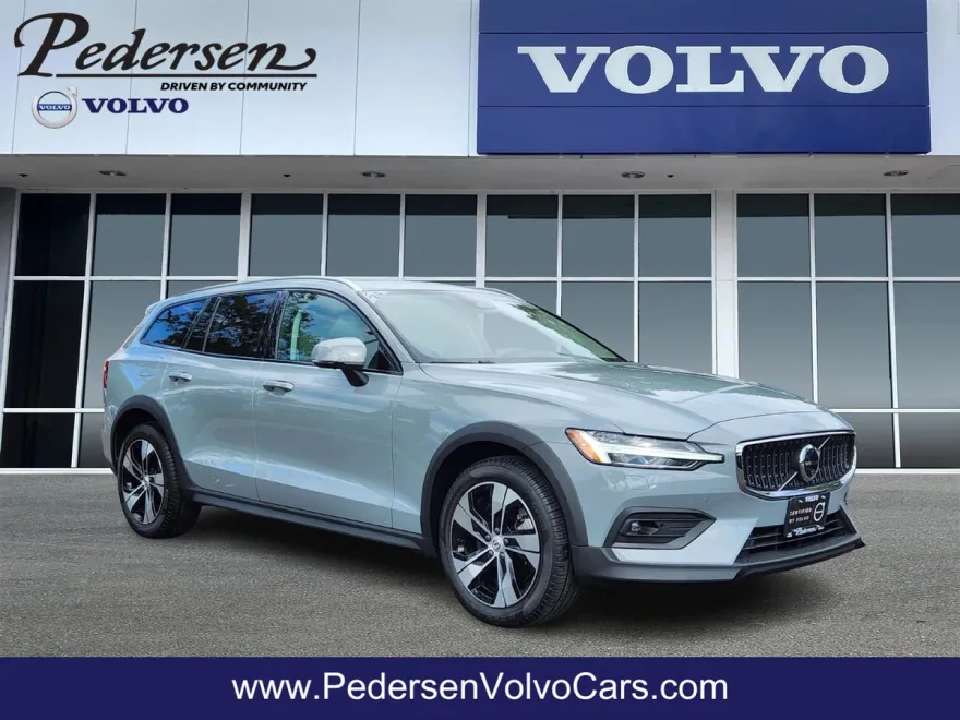 2024 Volvo V60 Cross Country B5 Plus photo 1