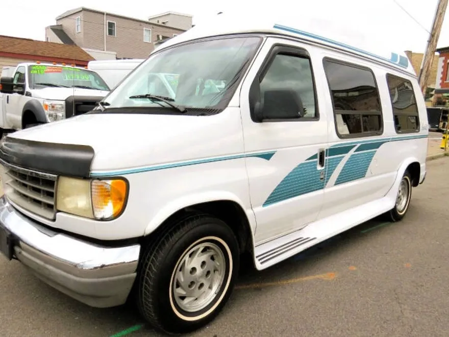 1993 Ford E-150 photo 1