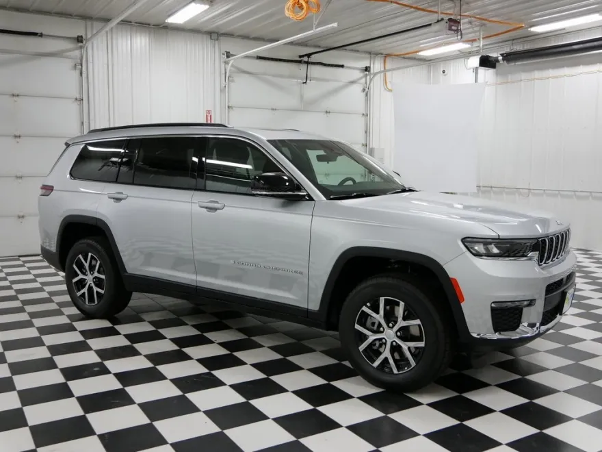 2025 Jeep Grand Cherokee Limited photo 1