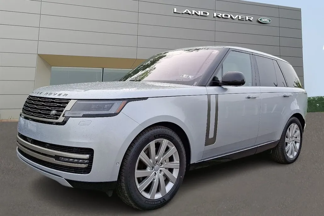 2023 Land Rover Range Rover SE photo 1