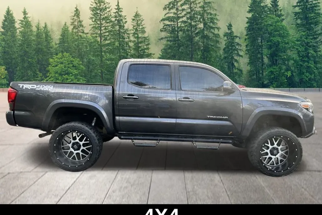 2019 Toyota Tacoma TRD Sport photo 1