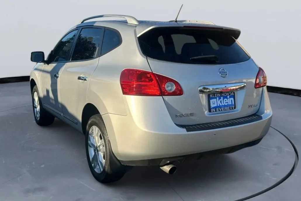2013 Nissan Rogue SV photo 1