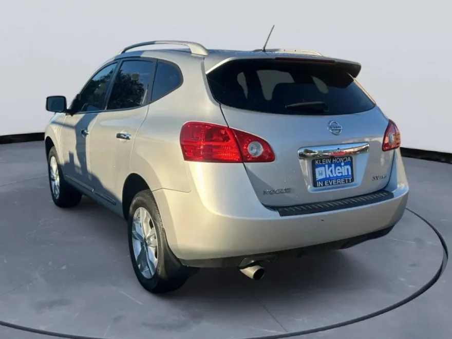 2013 Nissan Rogue SV photo 1