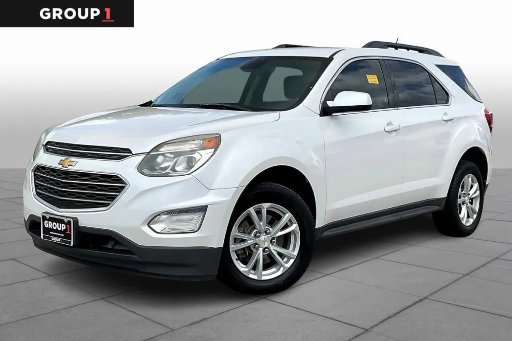 2017 Chevrolet Equinox LT photo 1