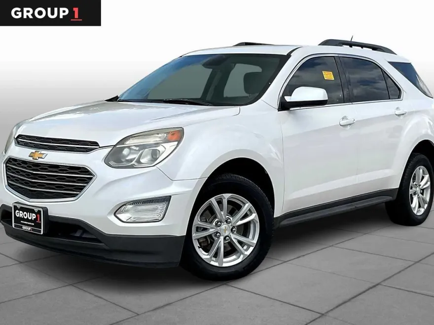 2017 Chevrolet Equinox LT photo 1