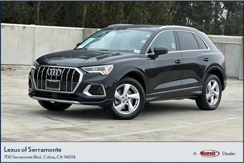2020 Audi Q3 45 TFSI Premium photo 1