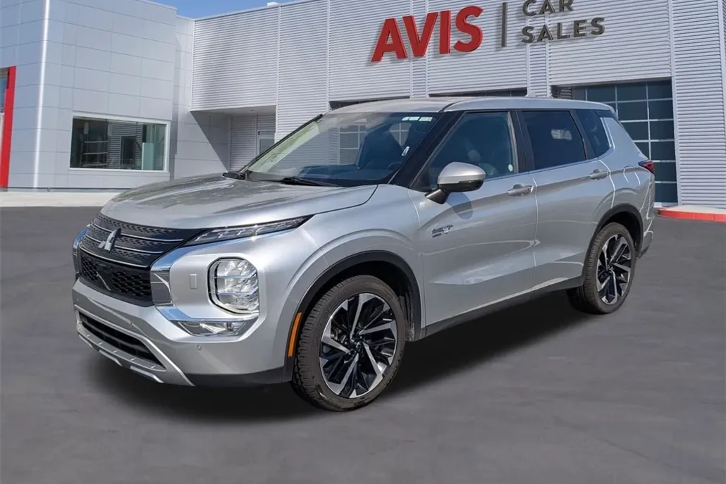 2023 Mitsubishi Outlander PHEV SE photo 1