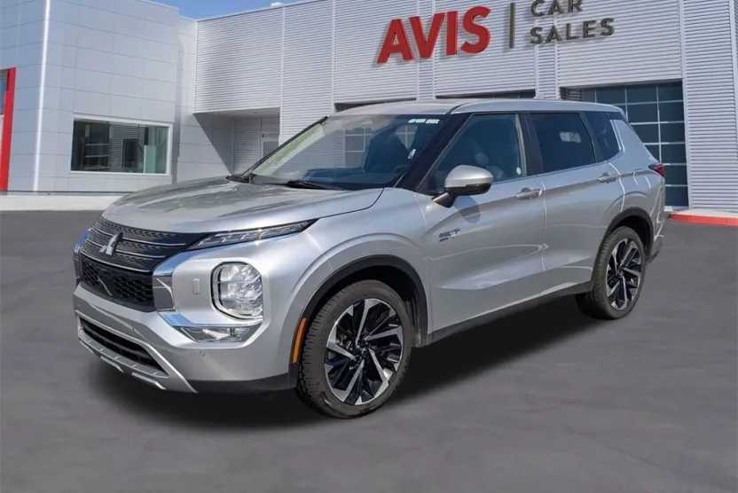 2023 Mitsubishi Outlander PHEV SE photo 1