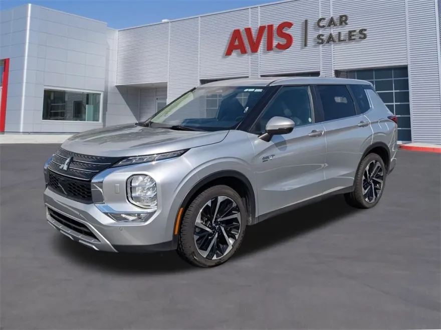 2023 Mitsubishi Outlander PHEV SE photo 1