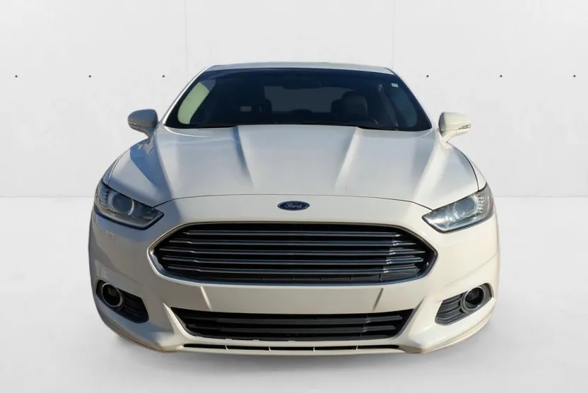 2015 Ford Fusion SE photo 1