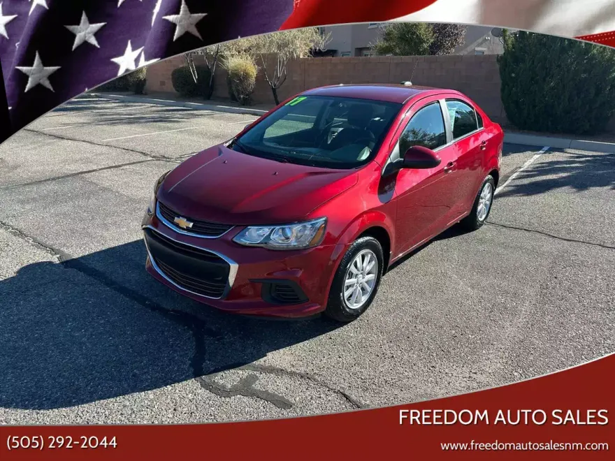 2017 Chevrolet Sonic LT photo 1