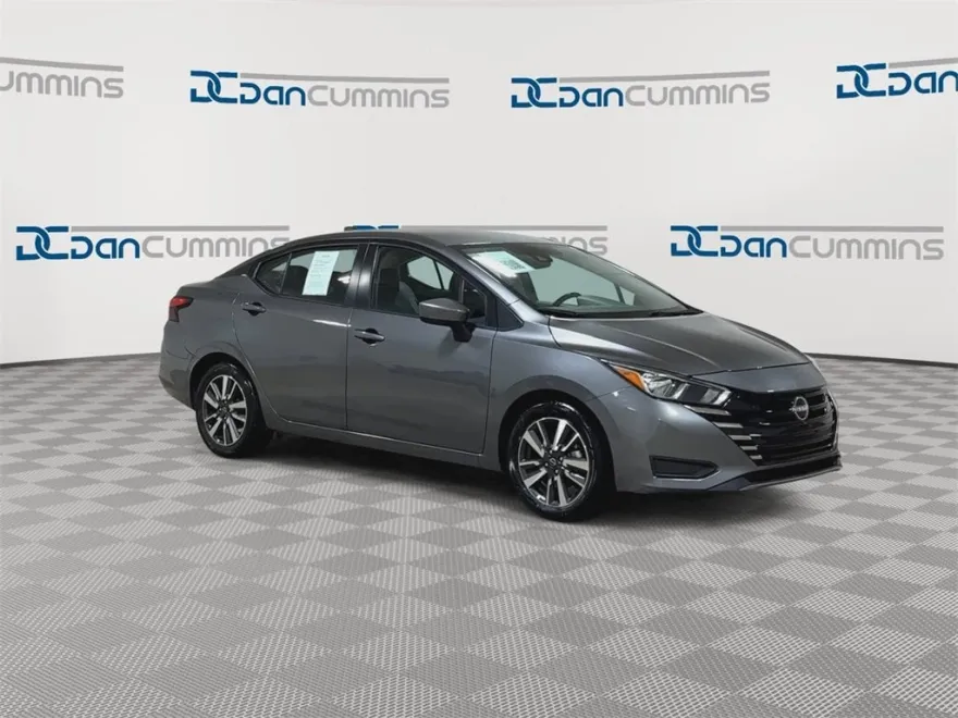 2023 Nissan Versa 1.6 SV photo 1