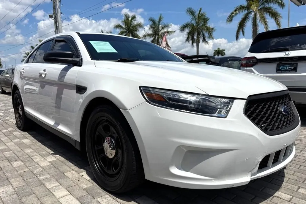2017 Ford Taurus photo 1