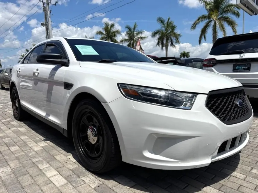 2017 Ford Taurus photo 1