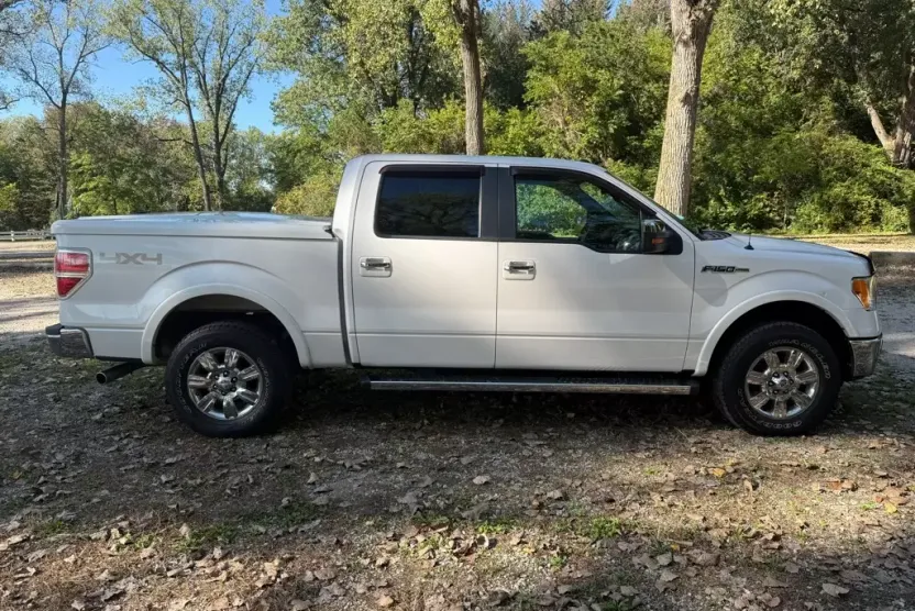 2011 Ford F-150 Lariat photo 1