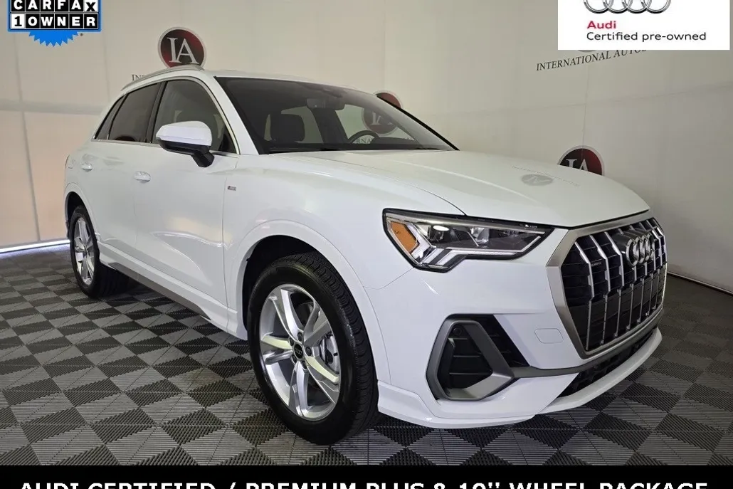 2024 Audi Q3 S line Premium Plus photo 1