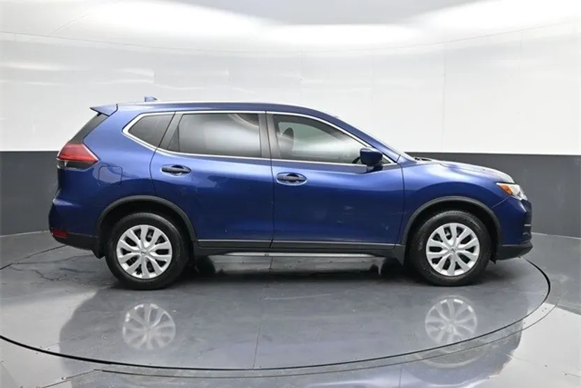 2020 Nissan Rogue S photo 1