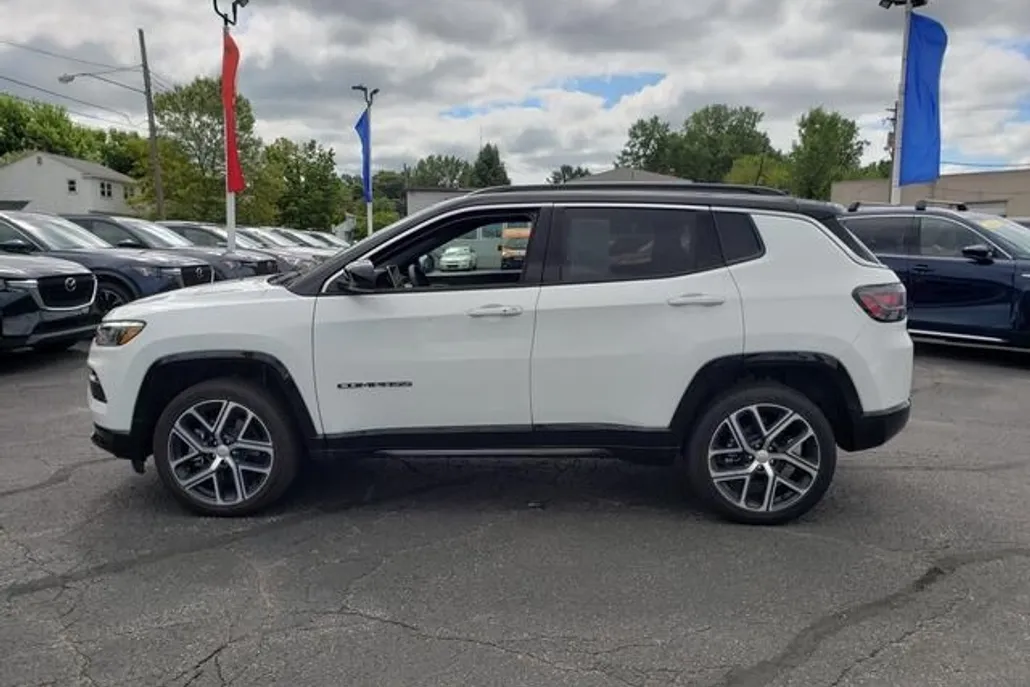 2024 Jeep Compass Limited photo 1