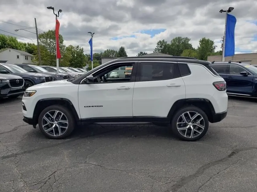 2024 Jeep Compass Limited photo 1