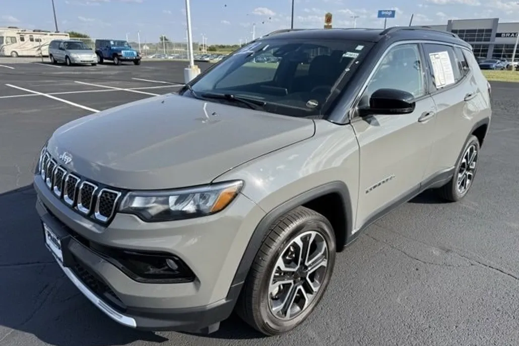 2023 Jeep Compass Limited photo 1