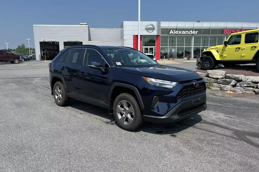 2023 Toyota RAV4 XLE photo 1