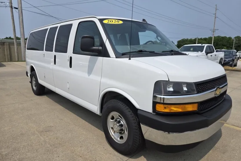 2020 Chevrolet Express 3500 LT Passenger Van photo 1
