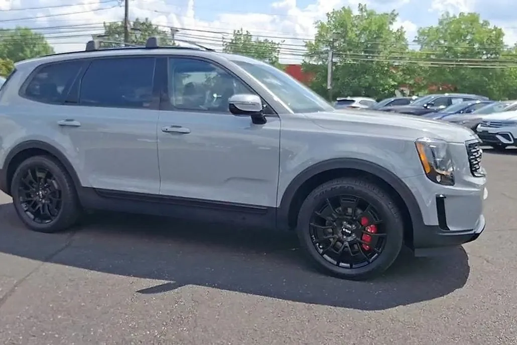 2022 Kia Telluride SX photo 1