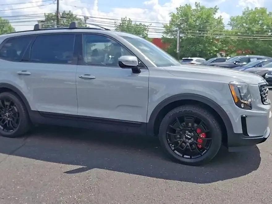 2022 Kia Telluride SX photo 1