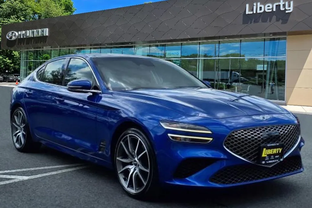 2022 Genesis G70 2.0T photo 1