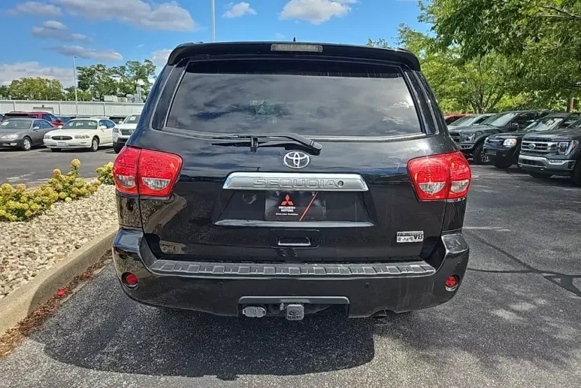 2017 Toyota Sequoia Platinum photo 1