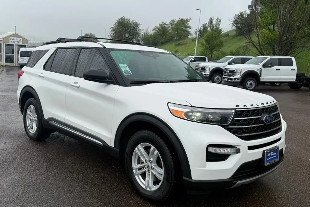 2021 Ford Explorer XLT photo 1
