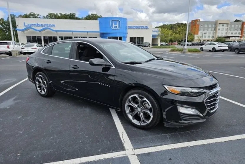 2024 Chevrolet Malibu 1LT photo 1