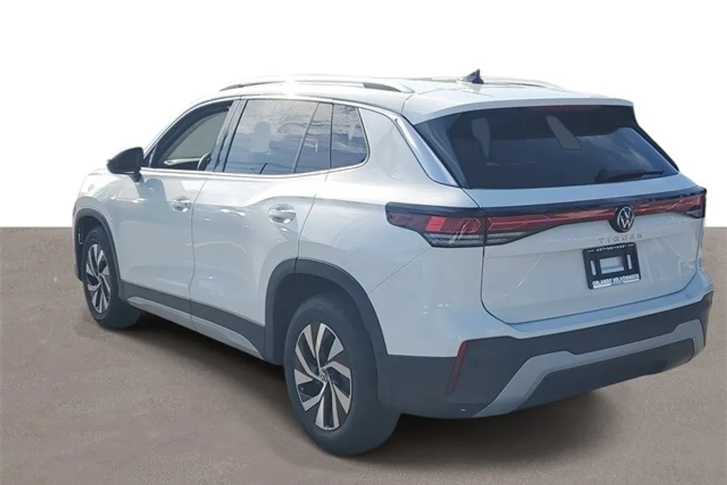 2025 Volkswagen Tiguan S photo 1